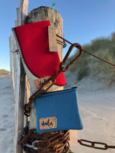 Afbeelding in Gallery-weergave laden, Zonnebril/telefoonhoesje van gerecyclede wetsuit - NALU