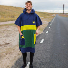 Afbeelding in Gallery-weergave laden, Surfponcho voor op reis - Pampatar - blauw/groen/geel - L - Wave Hawaii