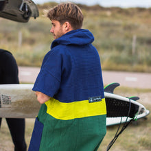Afbeelding in Gallery-weergave laden, Surfponcho voor op reis - Pampatar - blauw/groen/geel - L - Wave Hawaii