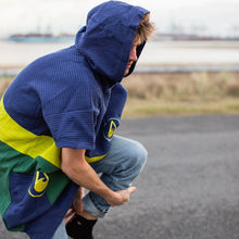 Afbeelding in Gallery-weergave laden, Surfponcho voor op reis - Pampatar - blauw/groen/geel - L - Wave Hawaii