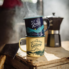 Afbeelding in Gallery-weergave laden, Emaille mok - Outdoor is calling - Gentleman’s hardware
