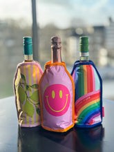 Afbeelding in Gallery-weergave laden, Koelsleeve voor wijnfles - citroenen roze/geel - Gift Company
